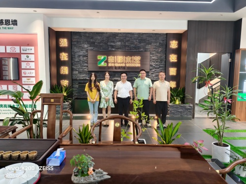 协会秘书处走访东莞市志强木艺制品有限公司